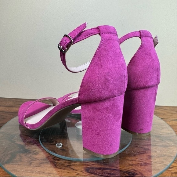 BANDOLINO Women's Armory Dress Sandals - Magenta Faux Suede - Picture 10 of 16